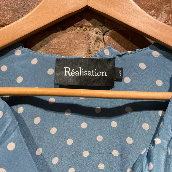 réalisation par blue polka dot wrap dress - Picture 3 of 5